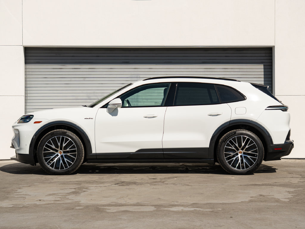 Certified 2026 Porsche Cayenne Electric AWD/4WD image 2
