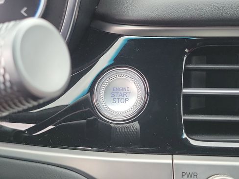 Certified 2025 Genesis G70 3.3T Advanced image 13