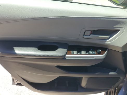 Used 2021 Toyota Sienna LE w/ LE Plus Package FWD image 19