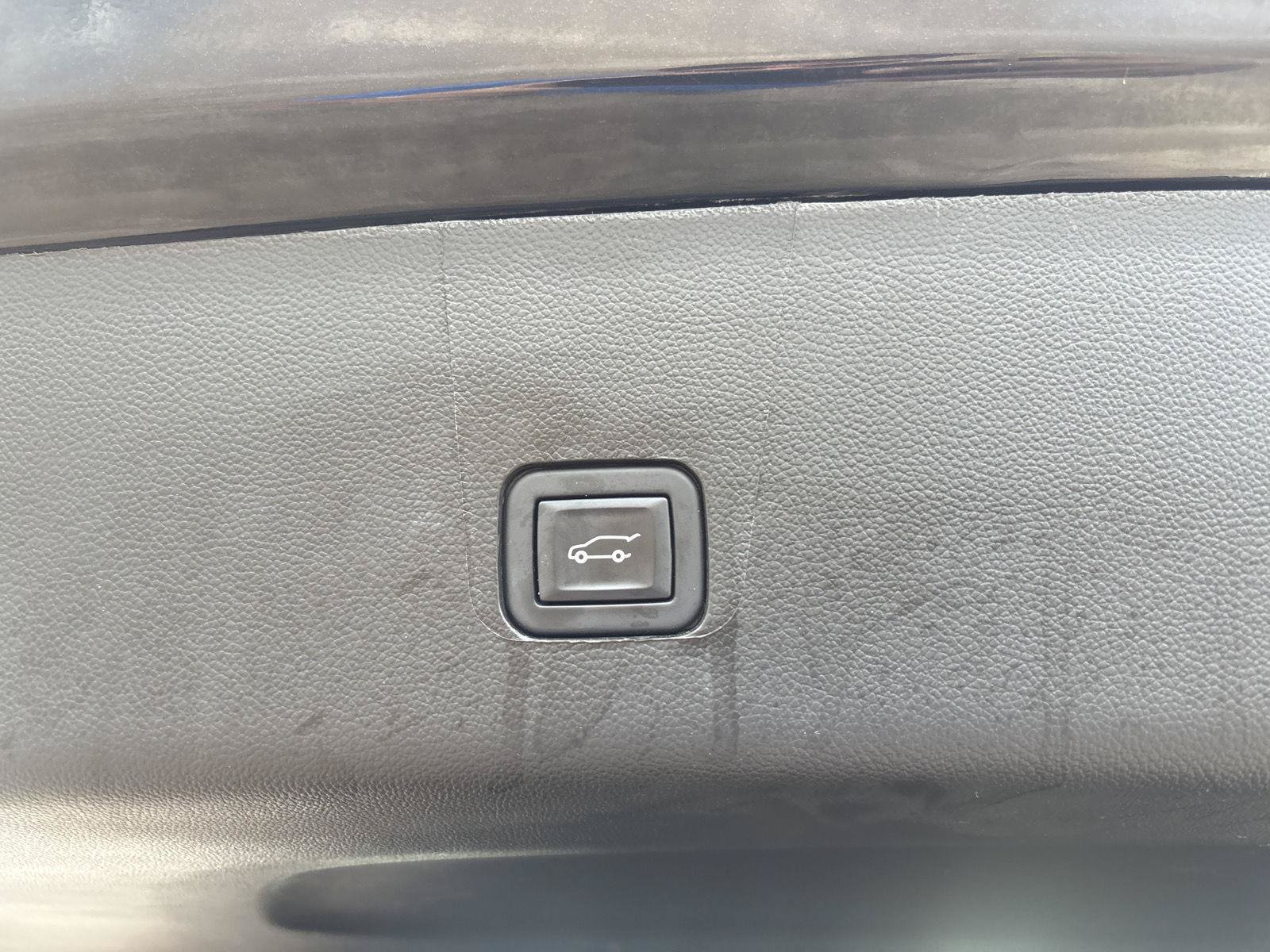 Used 2023 Chevrolet Traverse LT AWD/4WD image 18
