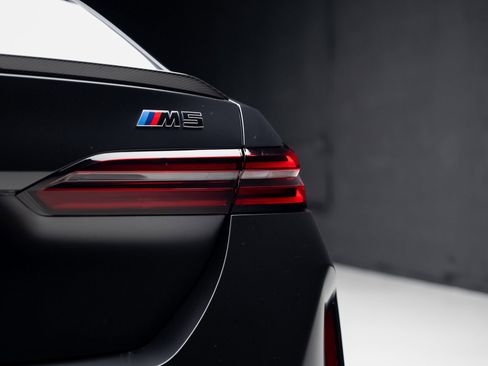 Used 2025 BMW M5 w/ Carbon Package image 28