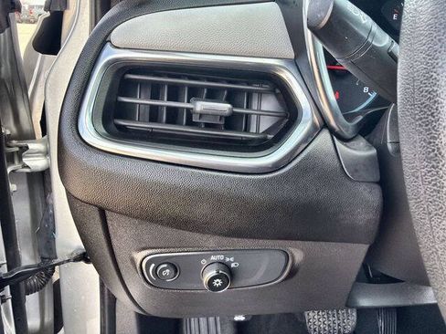 Used 2021 Chevrolet Equinox LS FWD image 17