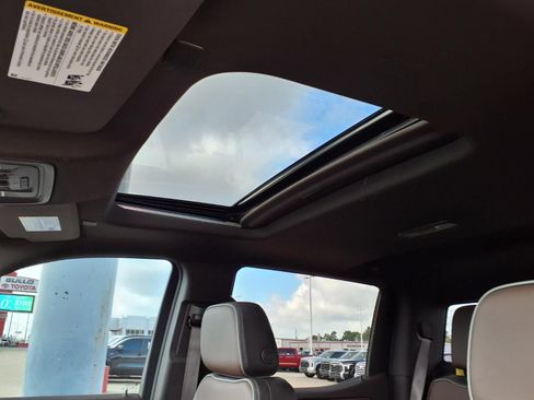 Used 2024 GMC Sierra 1500 Denali w/ Denali Reserve Package AWD/4WD image 12