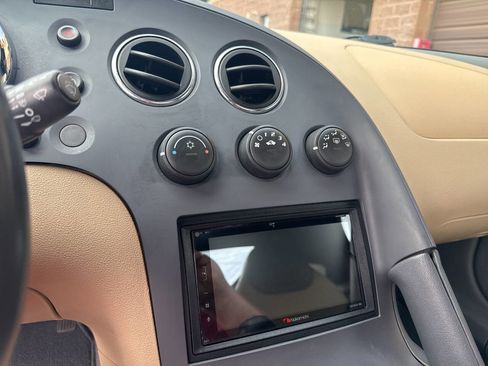 Used 2006 Pontiac Solstice Convertible w/ Premium Package RWD image 38
