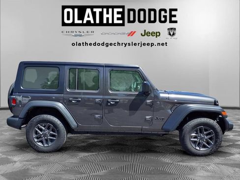 Used 2025 Jeep Wrangler Unlimited Sport AWD/4WD image 28