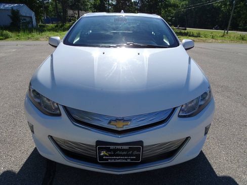 Used 2017 Chevrolet Volt LT Hatchback 4D FWD image 3