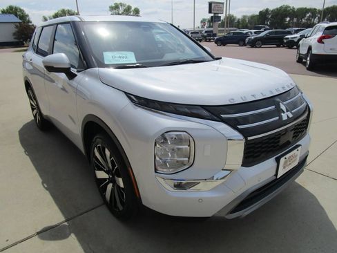 Used 2025 Mitsubishi Outlander SE AWD/4WD image 5