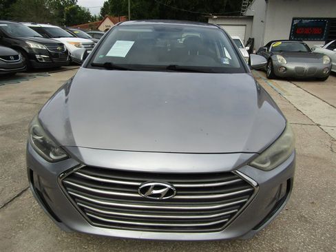Used 2017 Hyundai Elantra Limited image 2