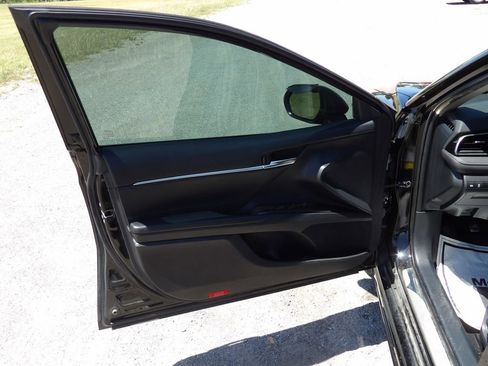 Used 2023 Toyota Camry SE FWD image 10