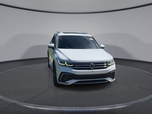 Used 2022 Volkswagen Tiguan SEL R-Line AWD/4WD image 3