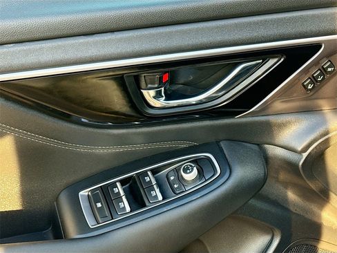 Used 2025 Subaru Outback Limited image 18