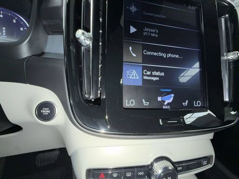 Used 2019 Volvo XC40 T4 Momentum FWD image 23