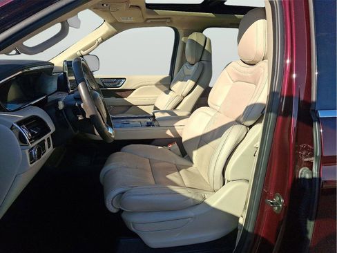 Used 2019 Lincoln Navigator Reserve image 14