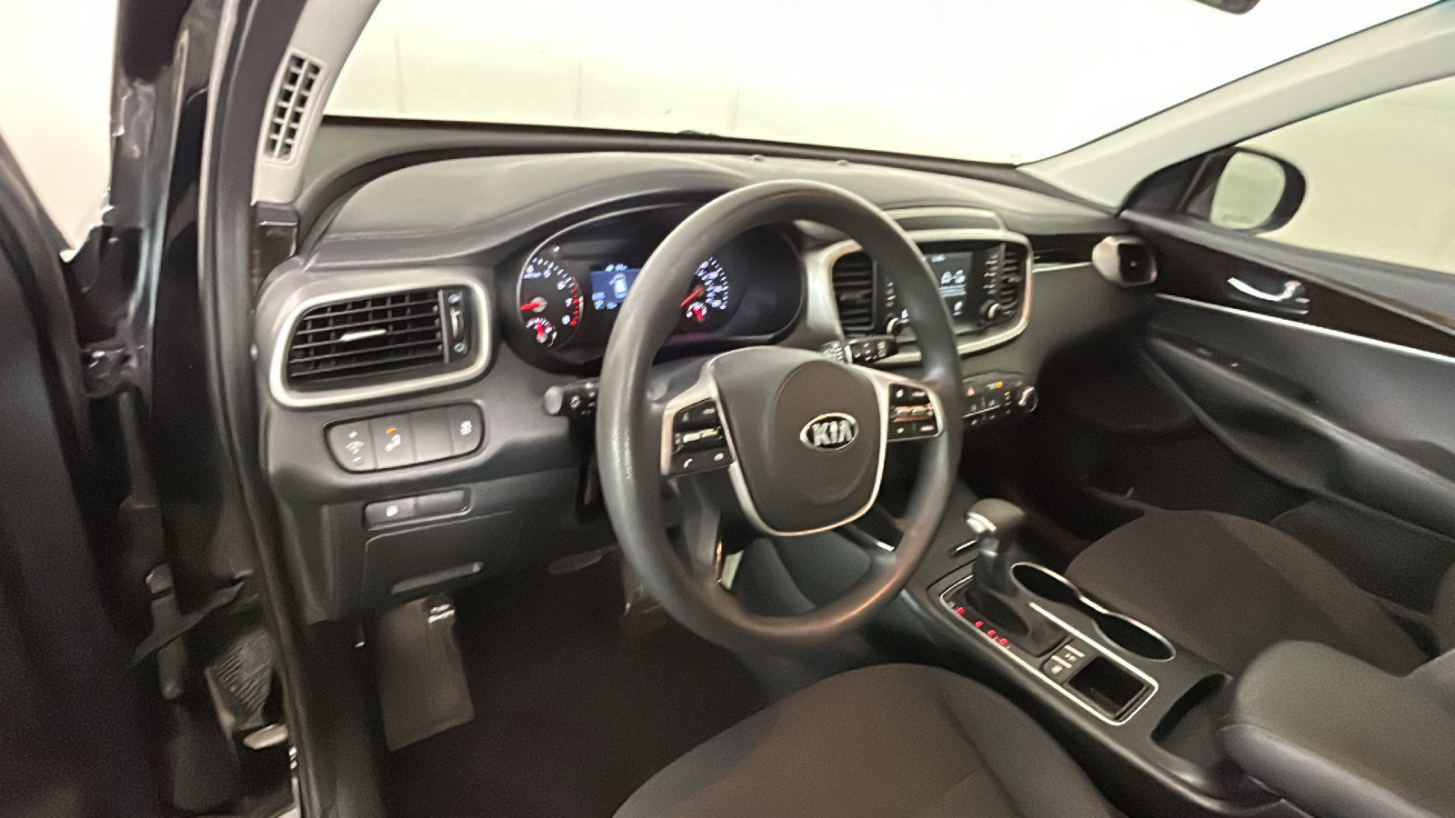 Used 2020 Kia Sorento LX AWD/4WD image 16