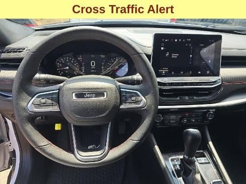 Used 2025 Jeep Compass Trailhawk w/ Trailhawk Convenience Group AWD/4WD image 11