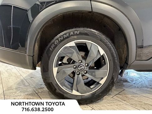 Used 2024 Nissan Rogue SV image 12