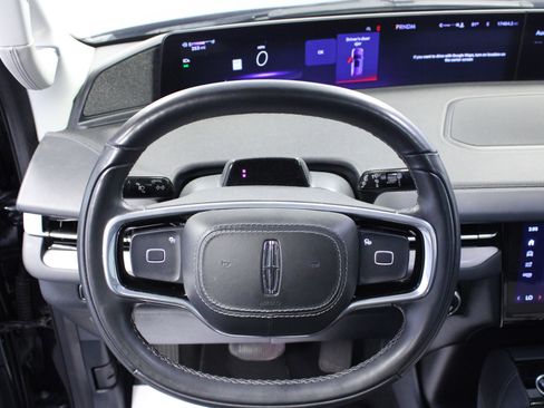 Used 2025 Lincoln Navigator Reserve AWD/4WD image 18
