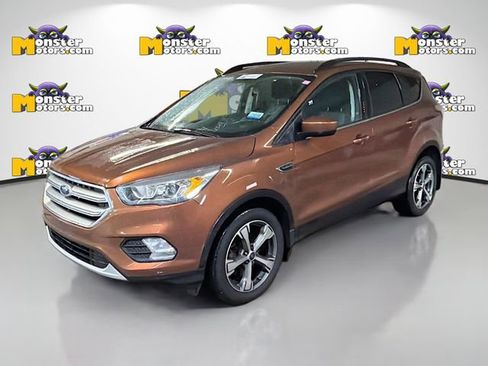 Used 2017 Ford Escape SE w/ Equipment Group 201A image 1