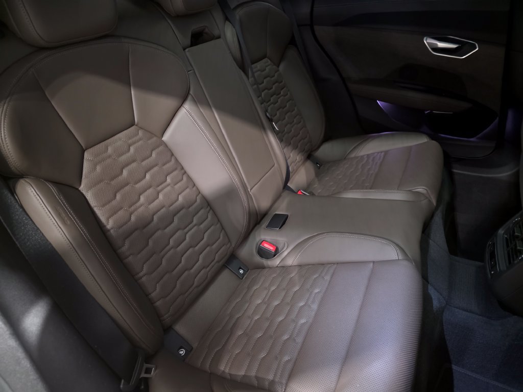 Certified 2023 Audi e-tron GT Prestige AWD/4WD image 11