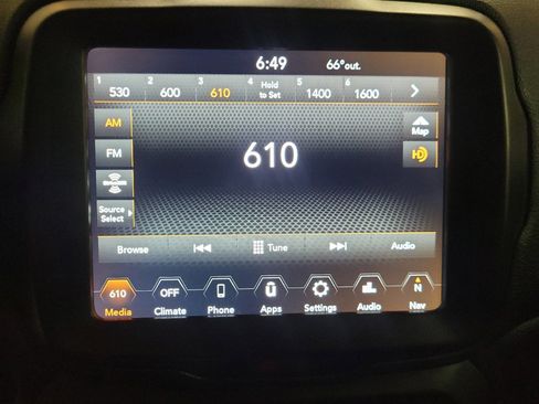 Used 2022 Jeep Renegade Latitude AWD/4WD image 25