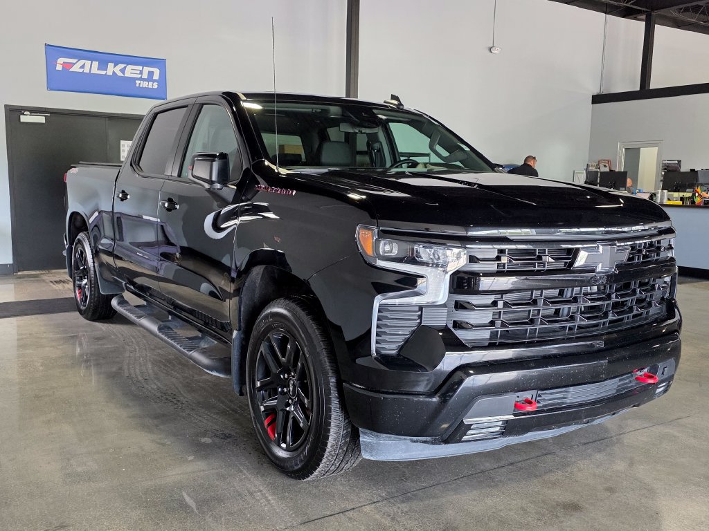 Used 2024 Chevrolet Silverado 1500 RST w/ Redline Edition AWD/4WD image 3
