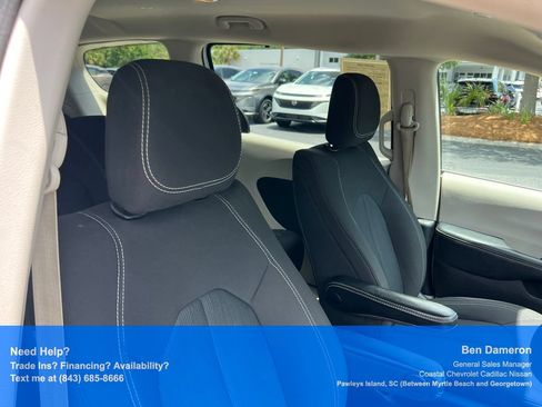 Used 2021 Chrysler Voyager L FWD image 22