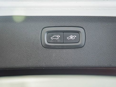 Used 2017 Volvo XC90 T8 Inscription w/ Luxury Package image 11