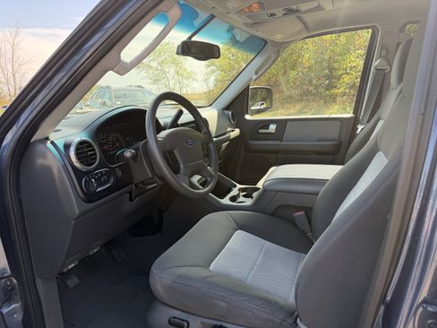 Used 2003 Ford Expedition XLT AWD/4WD image 3