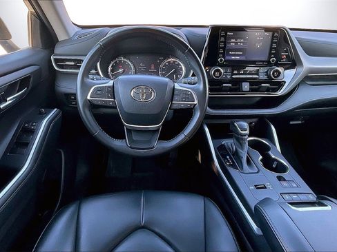 Used 2022 Toyota Highlander XLE image 12