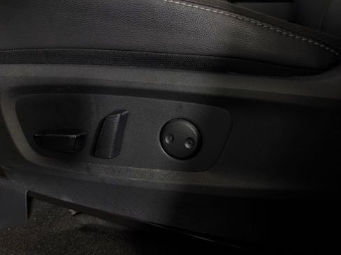 Used 2025 Nissan Pathfinder SL image 24