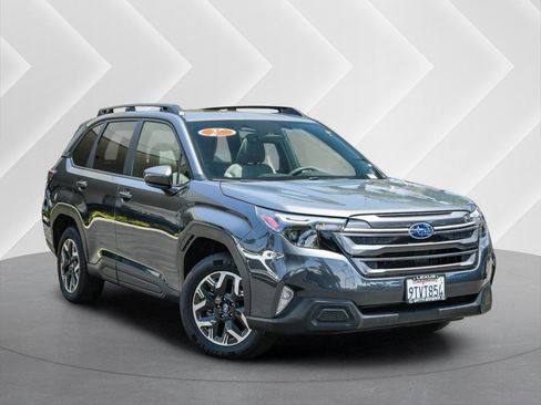 Used 2025 Subaru Forester Premium w/ Convenience Package #1 AWD/4WD image 1