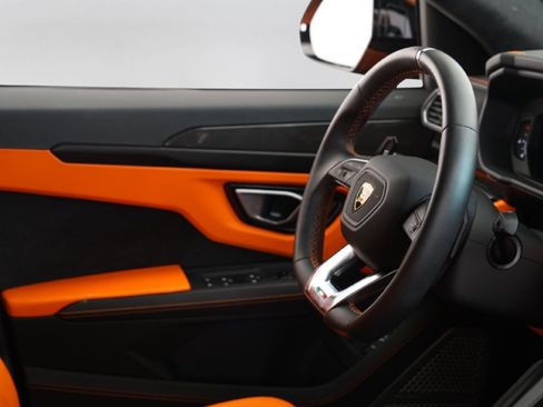 Used 2022 Lamborghini Urus AWD/4WD image 46