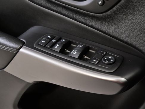 Used 2019 Jeep Cherokee Limited AWD/4WD image 31