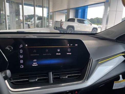 New 2025 Chevrolet Trax LT w/ Driver Confidence Package image 8