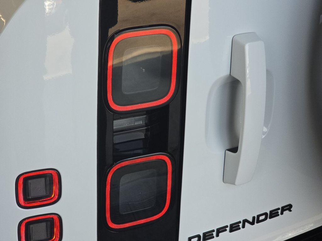 New 2026 Land Rover Defender 110 X-Dynamic SE AWD/4WD image 23