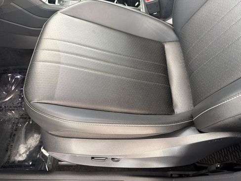 Used 2023 Volkswagen Tiguan SE FWD image 13