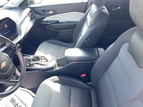 Used 2025 Chevrolet Trax LT image 10