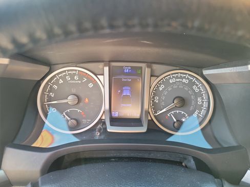 Used 2020 Toyota Tacoma SR5 image 17