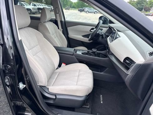 Used 2025 Nissan Rogue SV FWD image 31