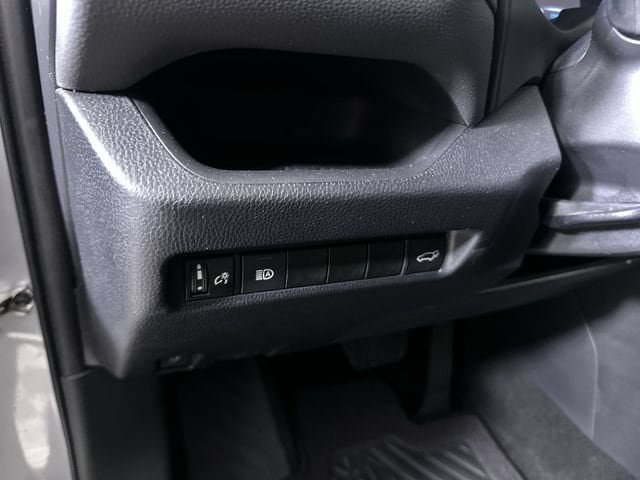 Used 2022 Toyota RAV4 XLE w/ Convenience Package AWD/4WD image 18