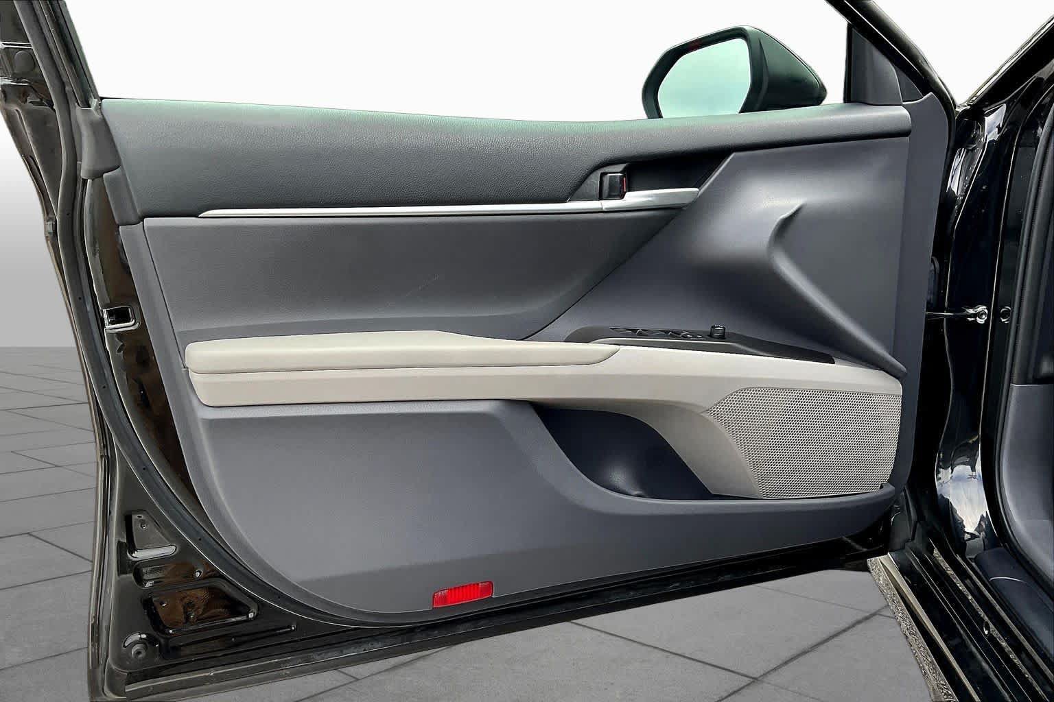 Used 2023 Toyota Camry SE FWD image 21