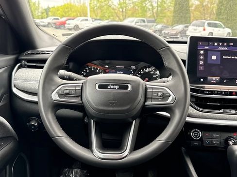 Used 2024 Jeep Compass Latitude AWD/4WD image 13