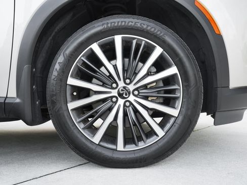 Used 2023 INFINITI QX60 Sensory w/ Vision Package FWD image 12