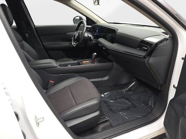 Used 2025 Nissan Kicks SR FWD image 37