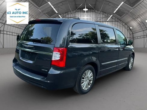 Used 2012 Chrysler Town & Country Limited w/ Luxury Group FWD image 5