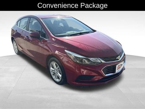 Used 2018 Chevrolet Cruze LT w/ Convenience Package FWD image 4