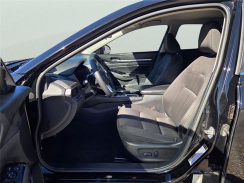 Used 2023 Nissan Altima 2.5 SV image 8