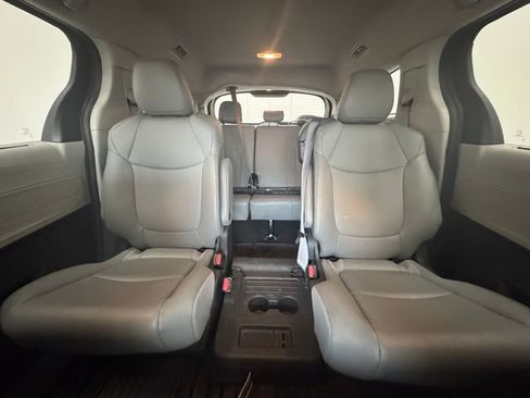 Used 2024 Toyota Sienna XLE w/ XLE Plus Package FWD image 7