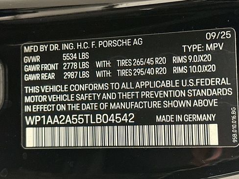 Used 2026 Porsche Macan AWD/4WD image 35