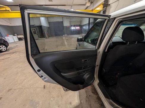 Used 2012 Kia Soul FWD image 24